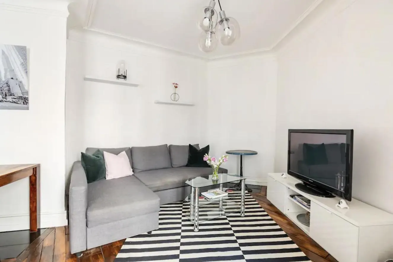 Spacious Bright Apartment In Montmartre Paris
