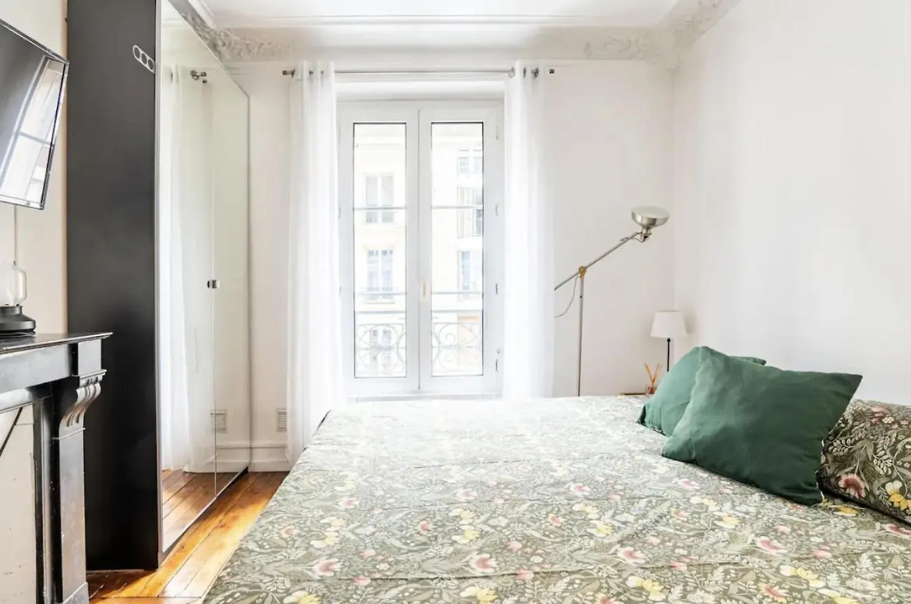 Spacious Bright Apartment In Montmartre Paris