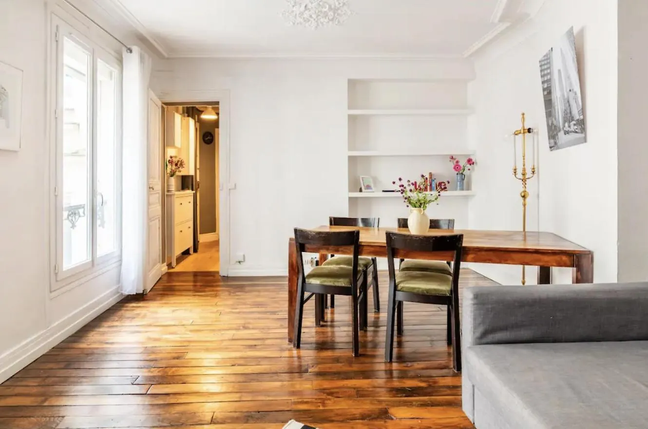 Spacious Bright Apartment In Montmartre Paris contacts